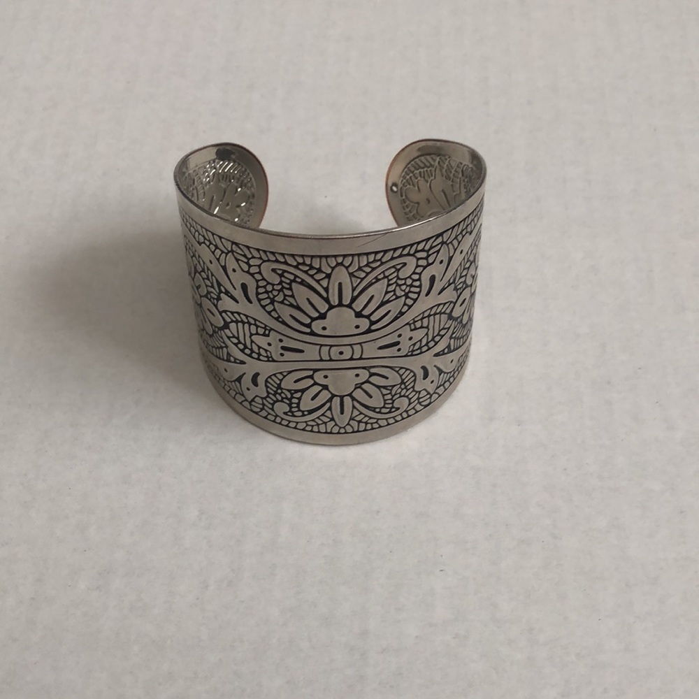 Cuff Bracelet - Picture 6 of 6